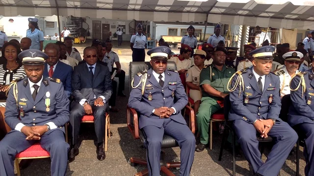 Base Hélicoptères Le Commandant Kadaga Youka Bob Clancy aux commandes