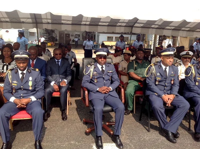 Base Hélicoptères Le Commandant Kadaga Youka Bob Clancy aux commandes