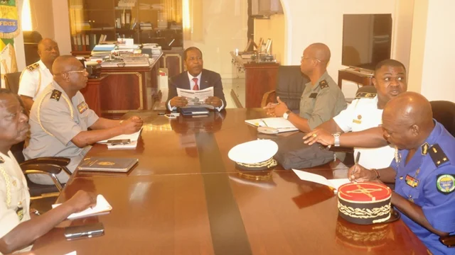Lutte contre l’insécurité : Mathias OTOUNGA OSSIBADJOUO face aux chefs de corps