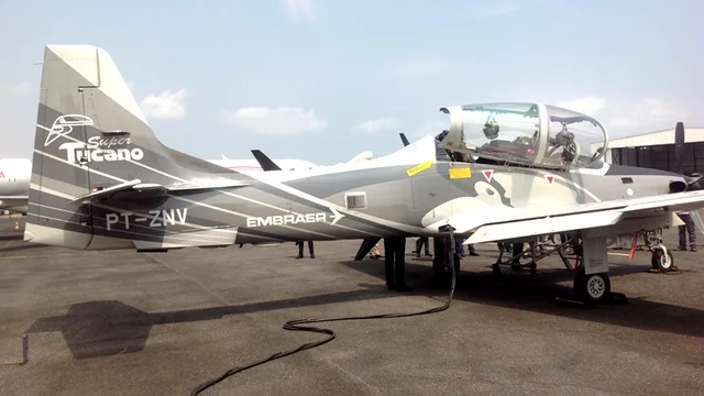 Coopération internationale : L’avion Brésilien EMBRAER A-29 en démonstration à Libreville